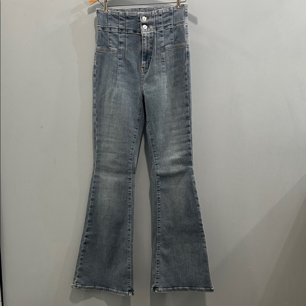 We the Free Jayde Super High-Rise Flared Women’s Jeans -Light Wash Blue Size 27s